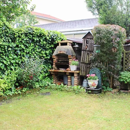 Nyaraló Spacious Quiet House With Pretty Garden Saint-Denis